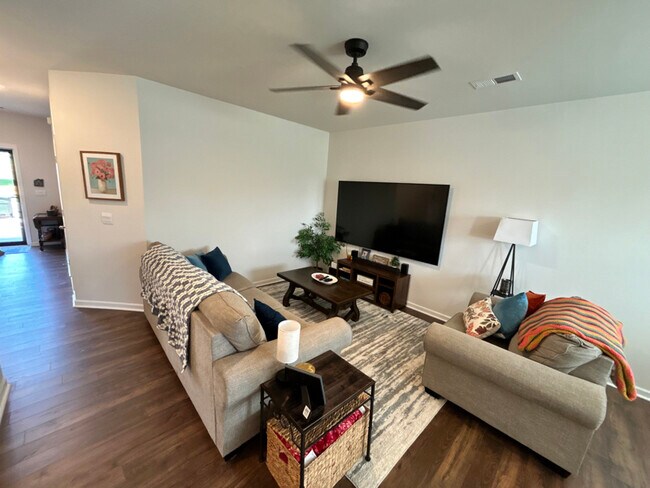 Building Photo - 125 Sunriff CT