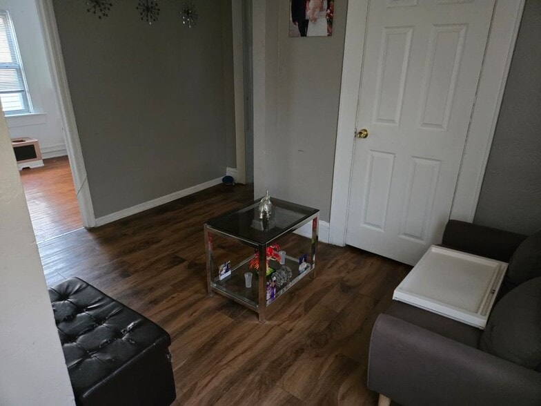 Building Photo - 144-146 Mapes Avenue, 3