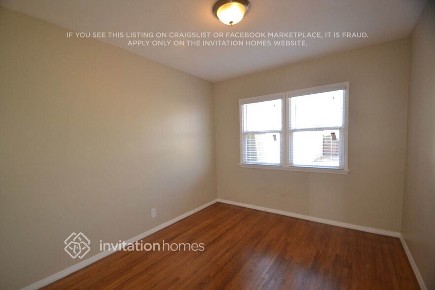 Building Photo - 127 E 79th St