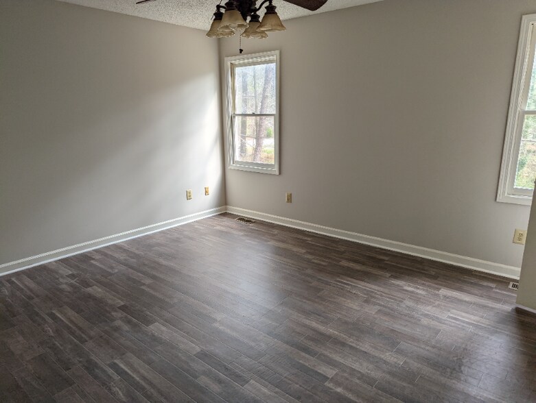 Building Photo - 7680 Mountain Creek Way