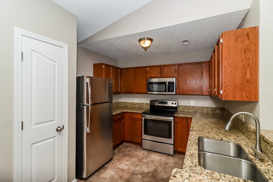 Building Photo - 11416 Northwoods Forest Dr