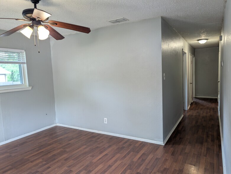 Building Photo - 2804 Catalina Dr