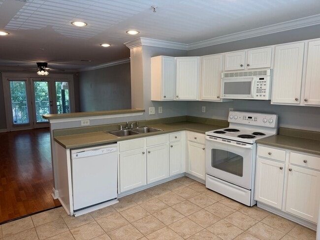 Building Photo - Knoxville 37920 - Two Bedroom, 2.5 Bath Townhome in The Woodlands of Knoxville - Ideal Student Li...