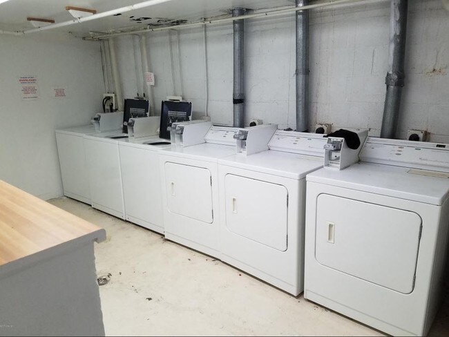 Interior Photo - 702 S Gillette Ave S