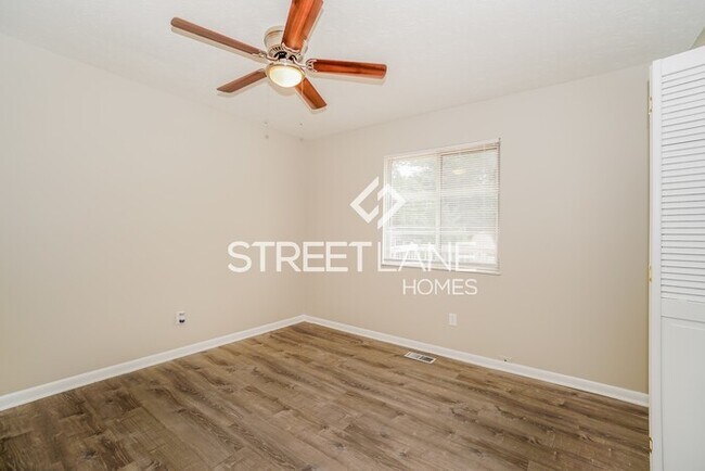Building Photo - REDUCED!