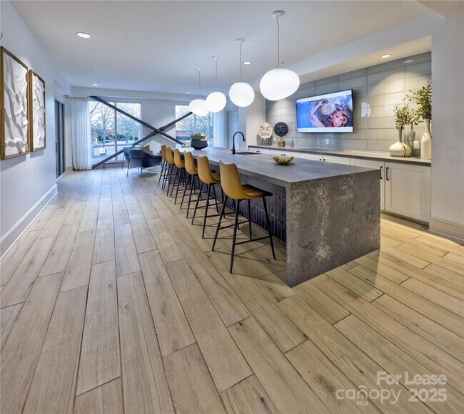 Building Photo - 8501 University Executive Park Dr