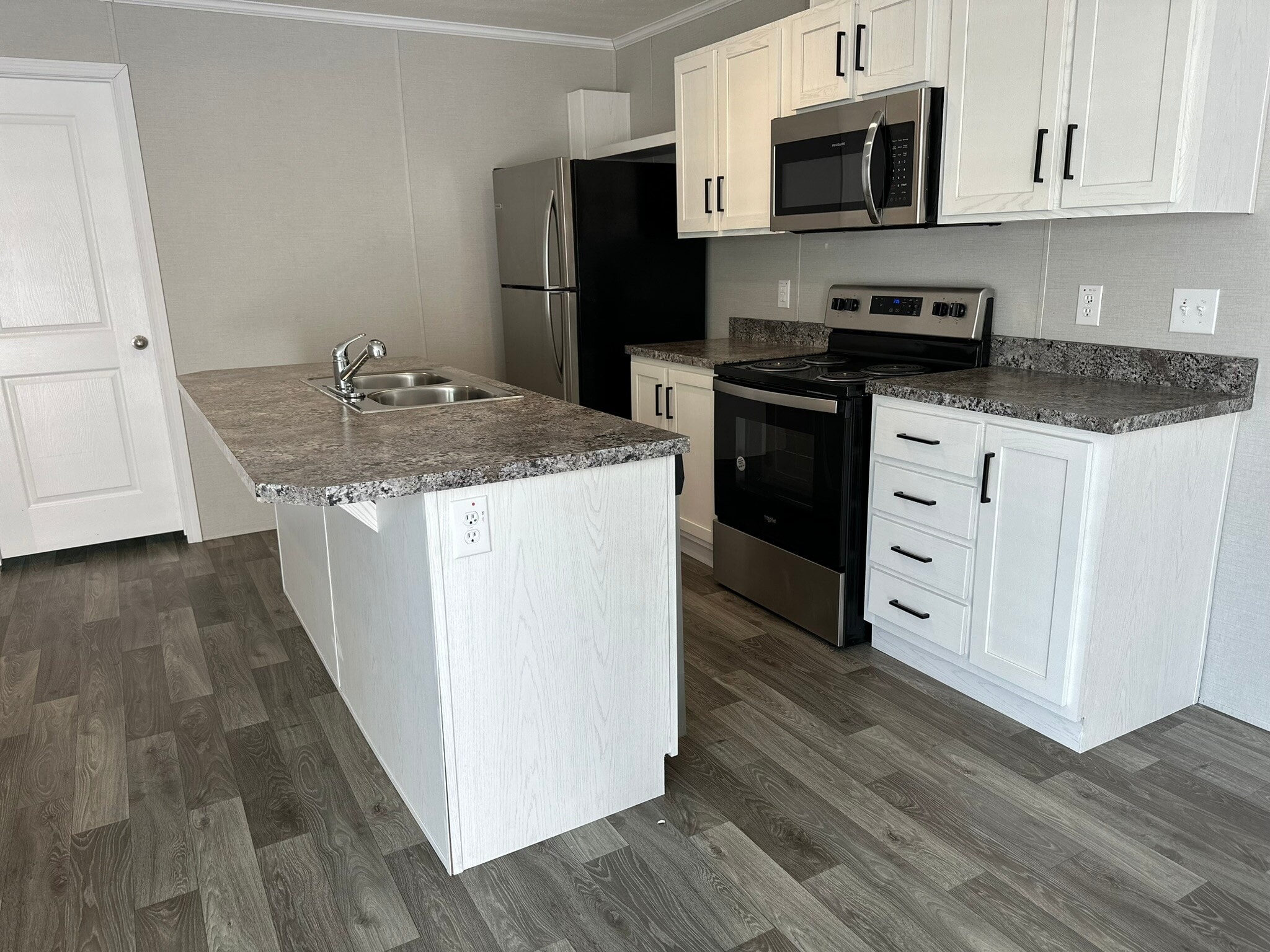 Building Photo - 2239 Wellington Green Dr