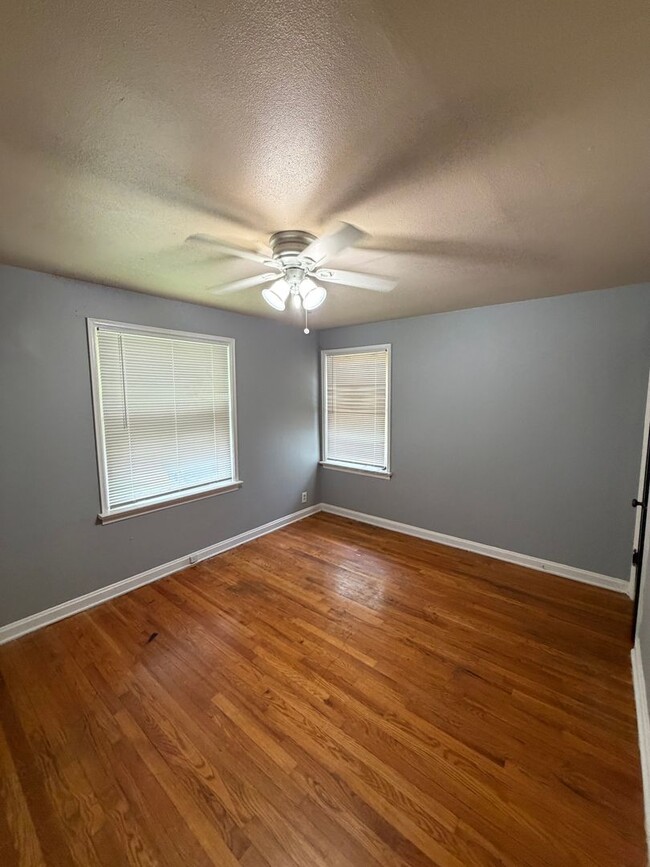 Building Photo - Welcome to this charming 3BD/1BA house in St Louis, MO