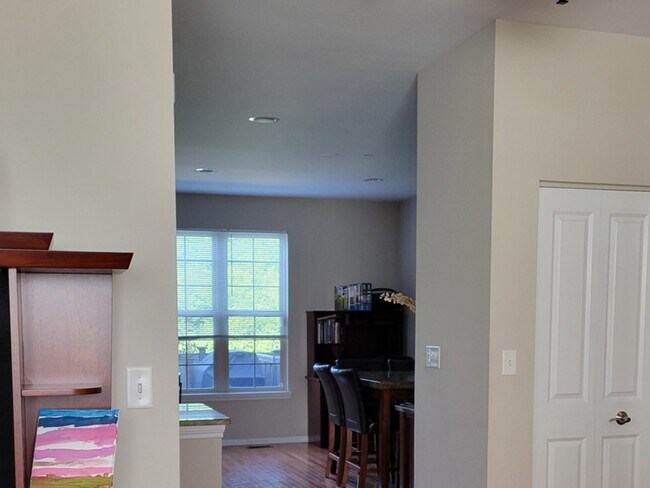 Building Photo - 2475 Waterbury Ln
