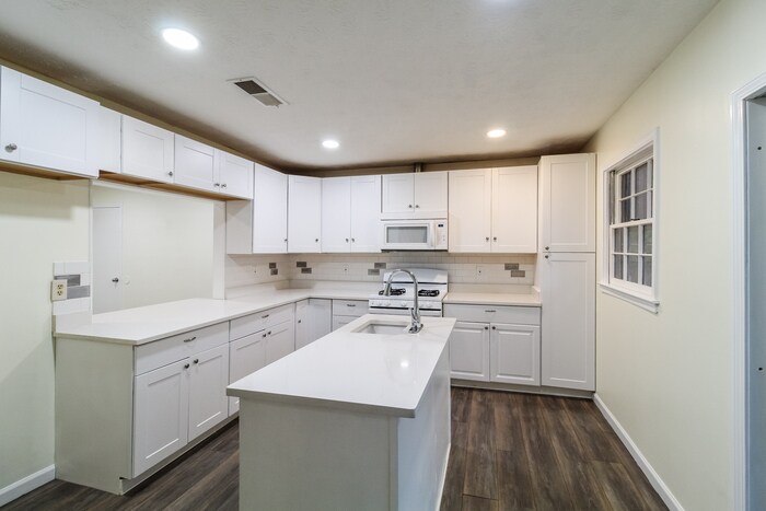 Building Photo - 2979 Tiller Trail SW