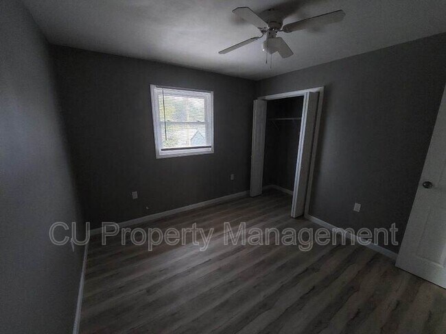 Building Photo - 333 S Steffler St