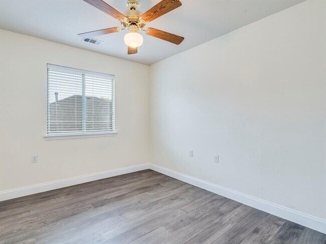 Building Photo - 804 Sheraton Ave