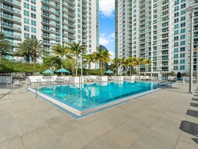 Building Photo - 951 Brickell Ave