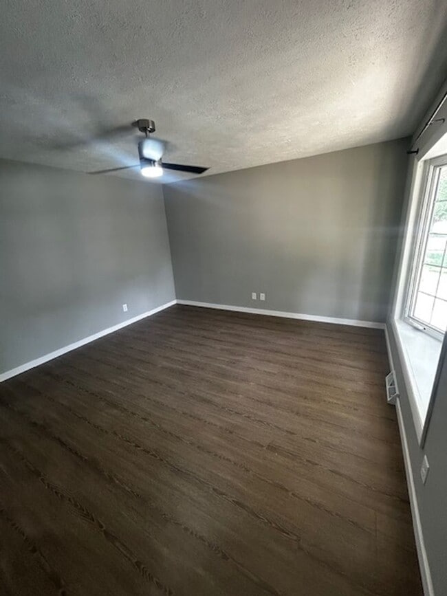 Building Photo - 27 Nottingham Dr