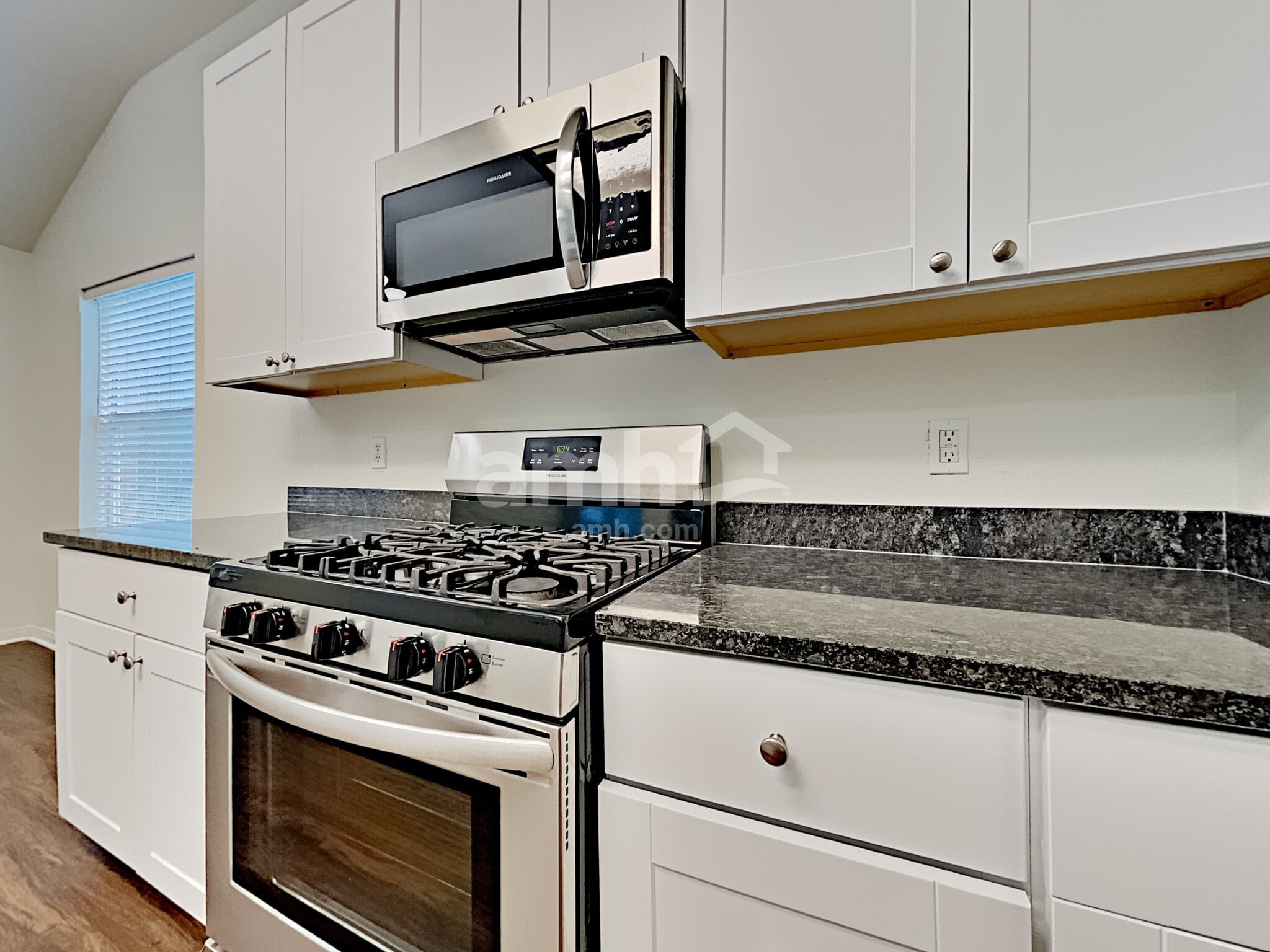 Building Photo - 22977 Sebastian Dr