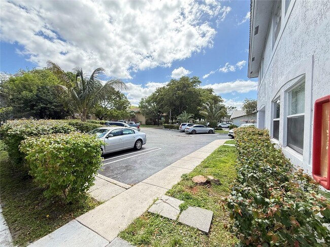 Building Photo - 4295 NW 114th Terrace