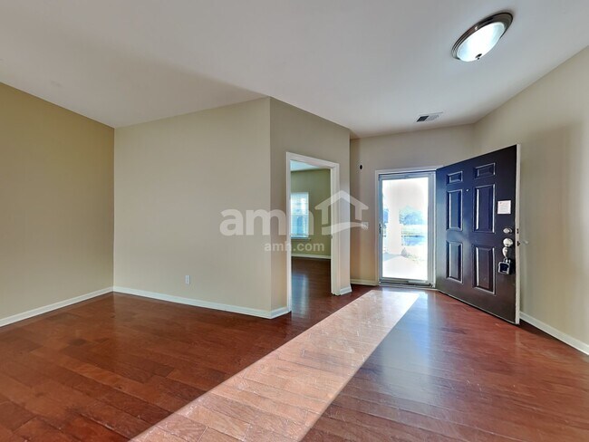 Building Photo - 298 Scarlett Ln