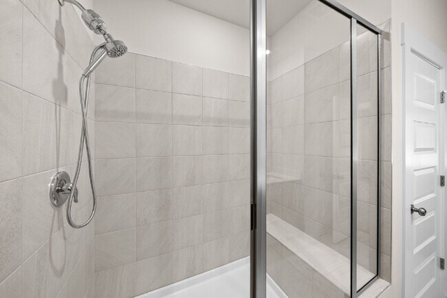 Building Photo - Spacious, Modern Ranch in Rossview!