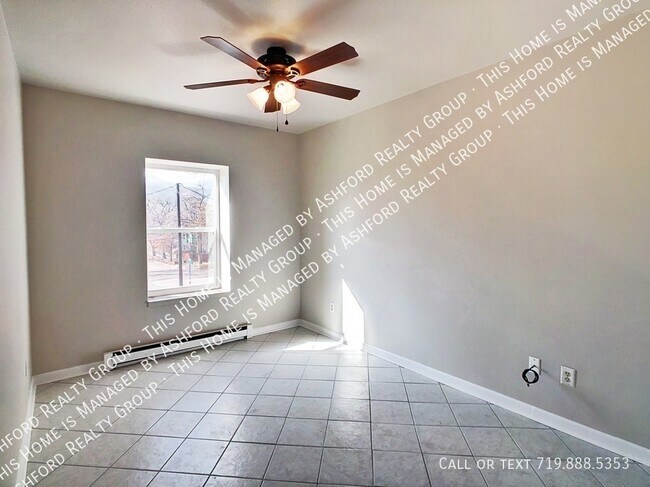 Building Photo - 1132 W Kiowa St