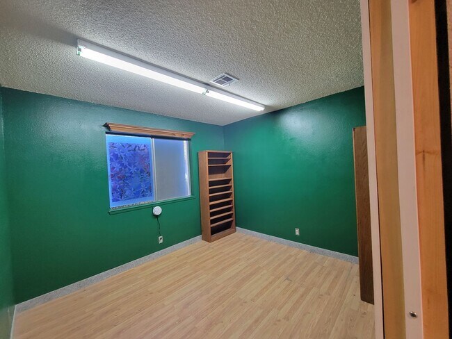 Building Photo - Single story in Montara Est 4 bed/2 full b...