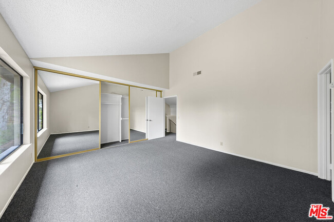 Building Photo - 780 Carriage Cir