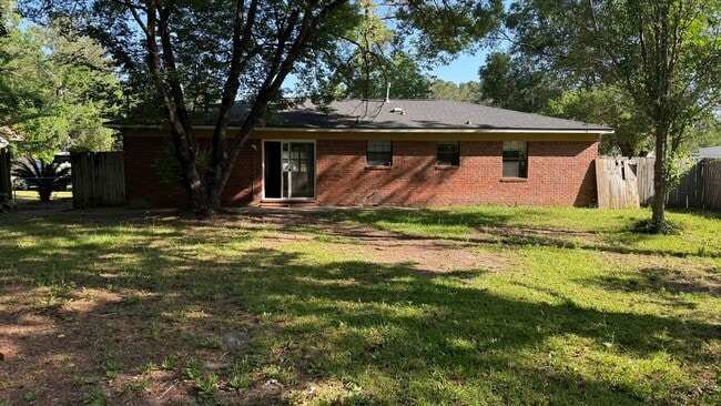 Building Photo - RATE DROP ALERT! (was $1725/month)