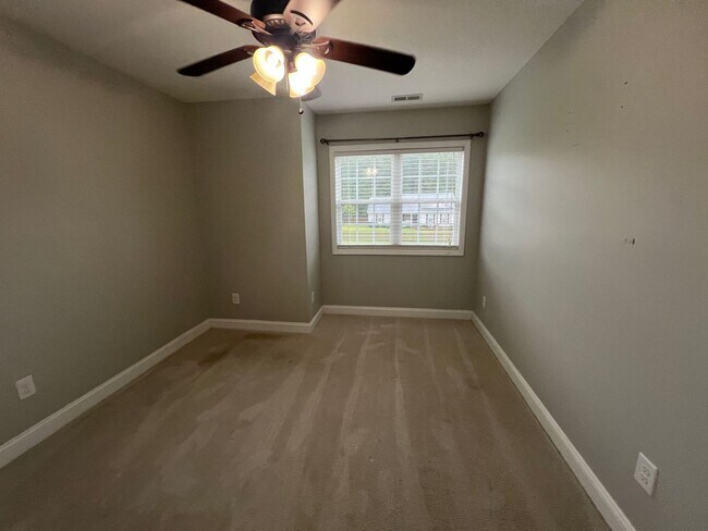 Building Photo - 314 Springcreek Ct