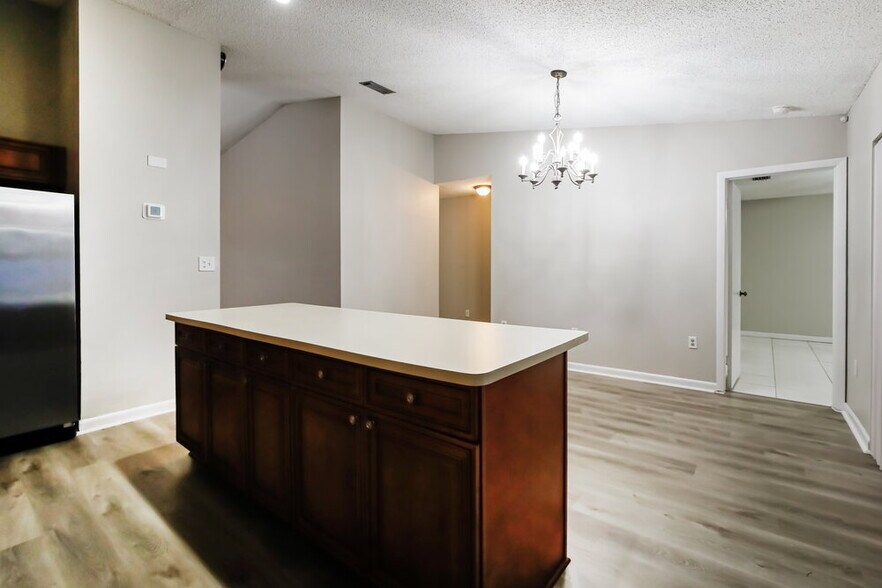 Building Photo - 1739 SW 138th Ave