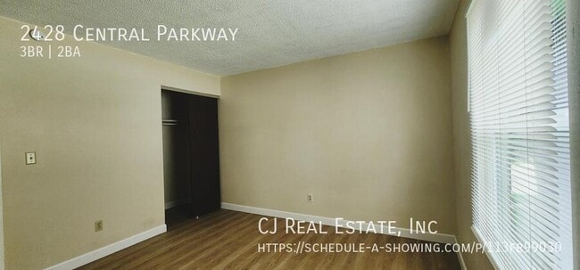 Building Photo - 2428 Central Pkwy Dr