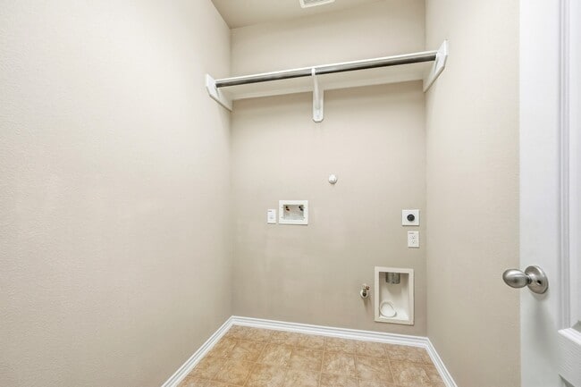 Building Photo - 7126 Whitlow Wonder Ln