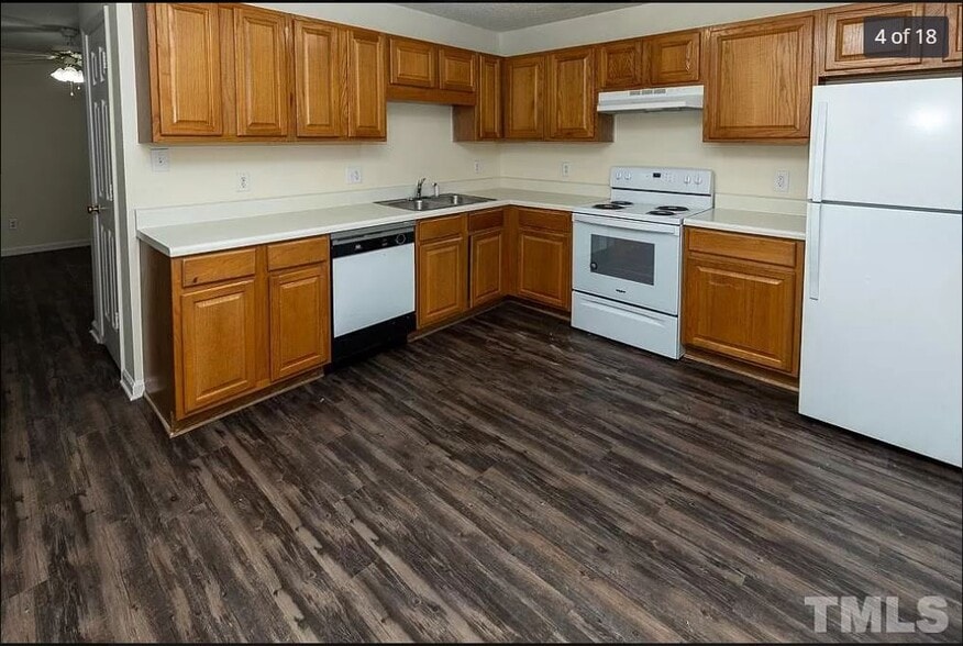 Building Photo - 2128 Walnut Bluffs Ln