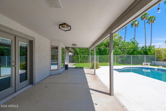 Building Photo - 507 E Caribbean Ln