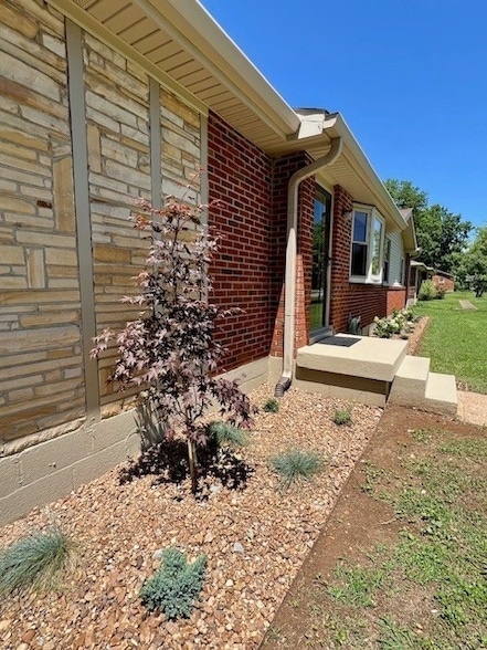 Building Photo - 117 Gates Dr