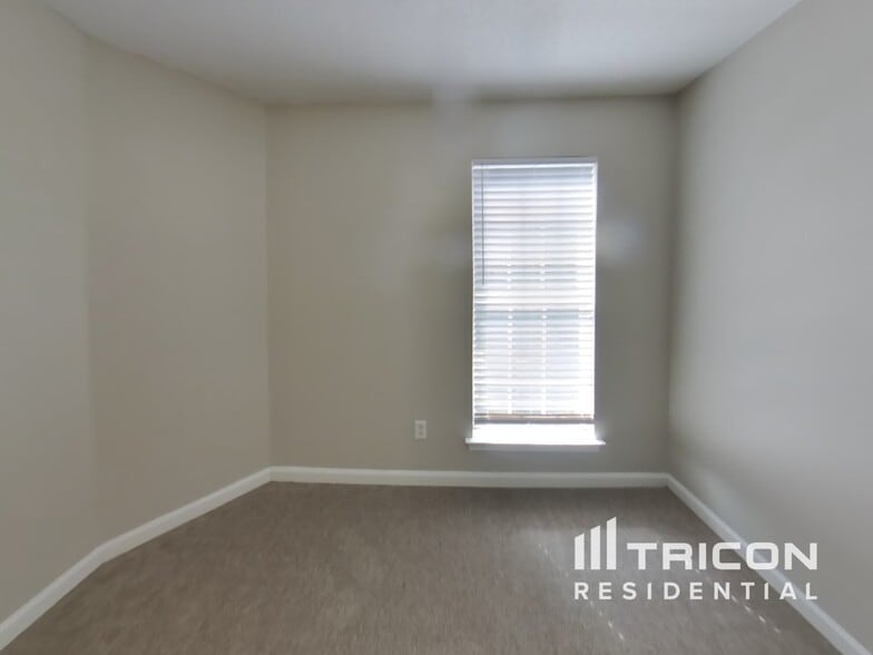 Building Photo - 5799 Waggoner Ct