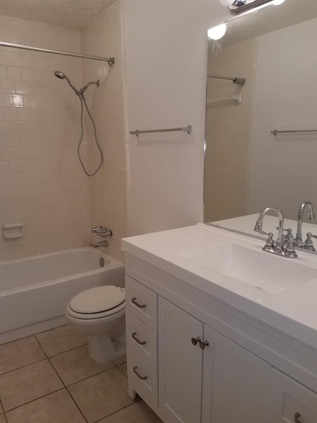 Building Photo - 13719 Rocky Bluff Dr