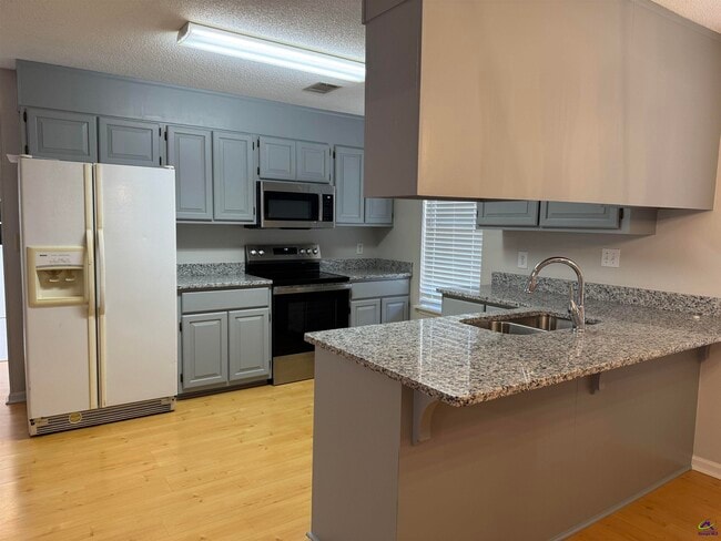 Building Photo - 408 Sunshine Way