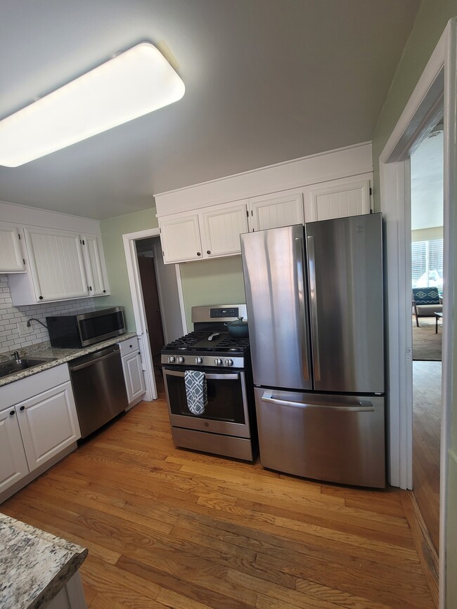 Building Photo - 978 Kenton St