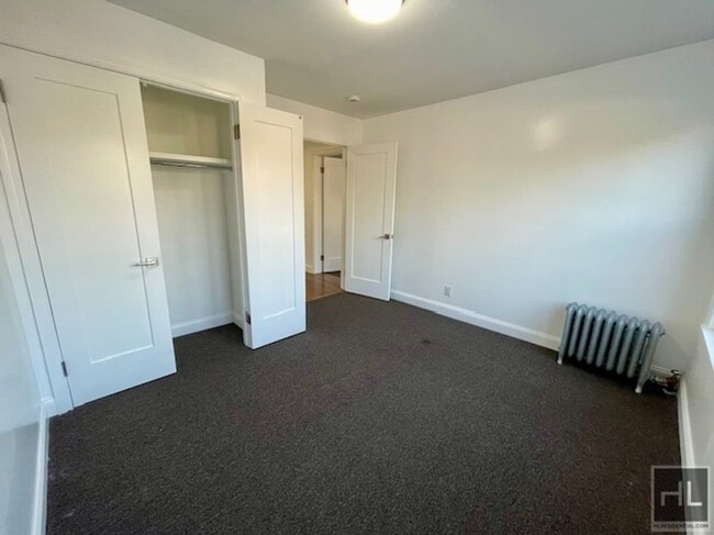 Building Photo - Newly Renovated, Beautiful 4 Bedroom Apt i...