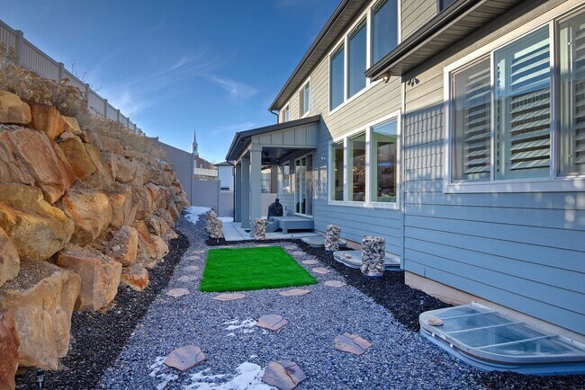 Building Photo - 423 W Red Wolf Dr