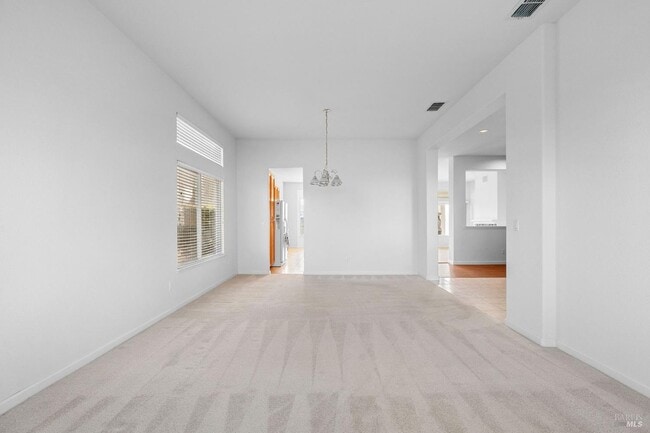 Building Photo - 139 Cedar Ridge Dr