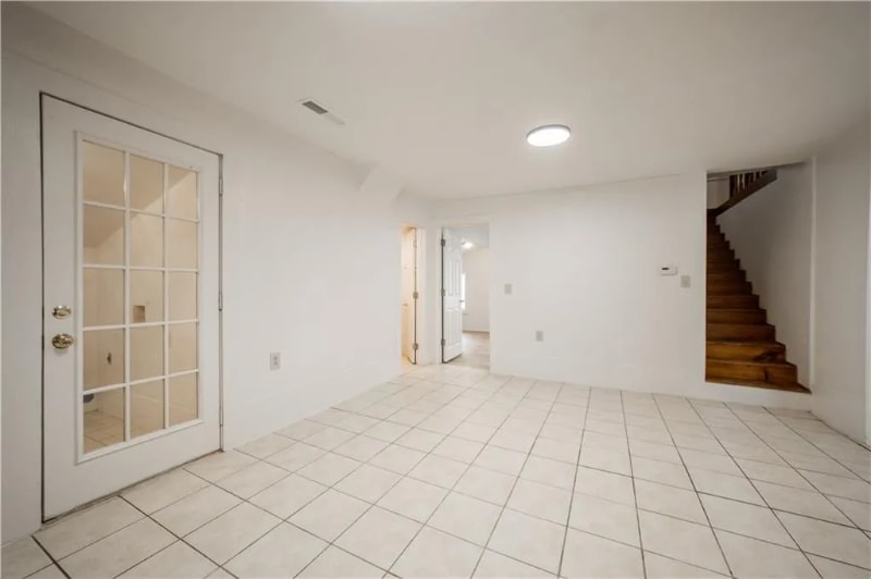 Building Photo - 129 W Main St