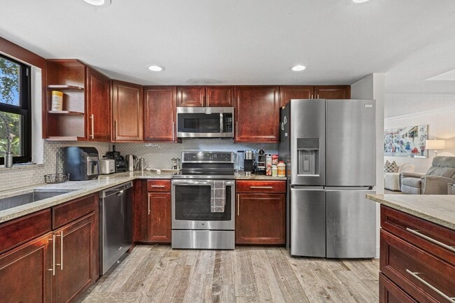 Building Photo - 277 N Ocean Blvd