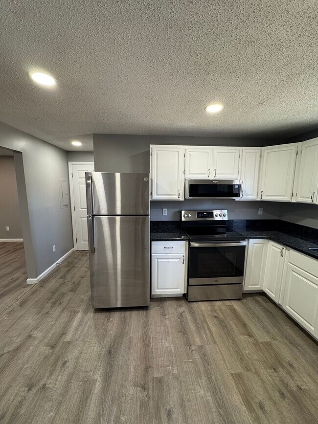 Building Photo - 1036 Chicopee St