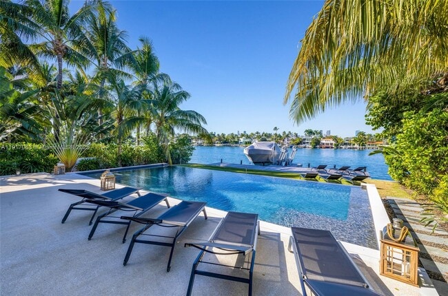 Building Photo - 200 W Rivo Alto Dr