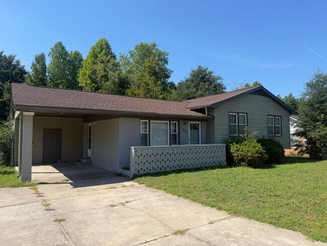 Building Photo - 1001 Dianne Cir