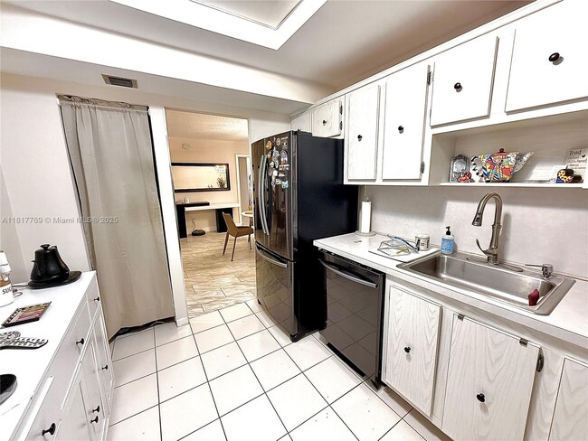 Building Photo - 3800 S Ocean Dr