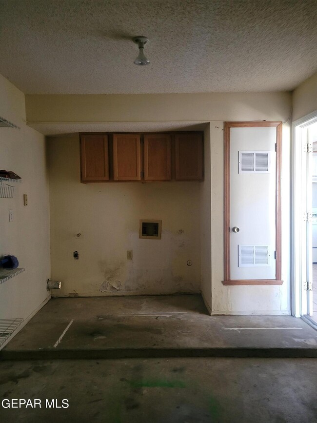 Building Photo - 3200 Mountain Ridge Dr