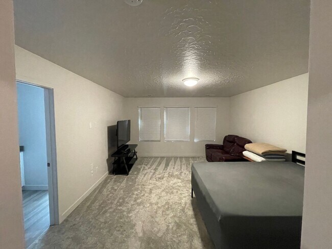 Building Photo - HUGE Townhome For Rent in Saratoga Springs!!