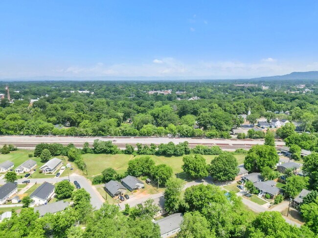 Building Photo - Stunning 3-Bedroom, 2-Bathroom Home Featuring Open-Concept Luxury Living $2150/mo rent