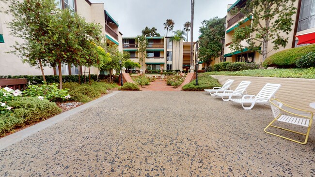 Building Photo - Fully Furnished Condo in La Jolla!! 2 Bedr...